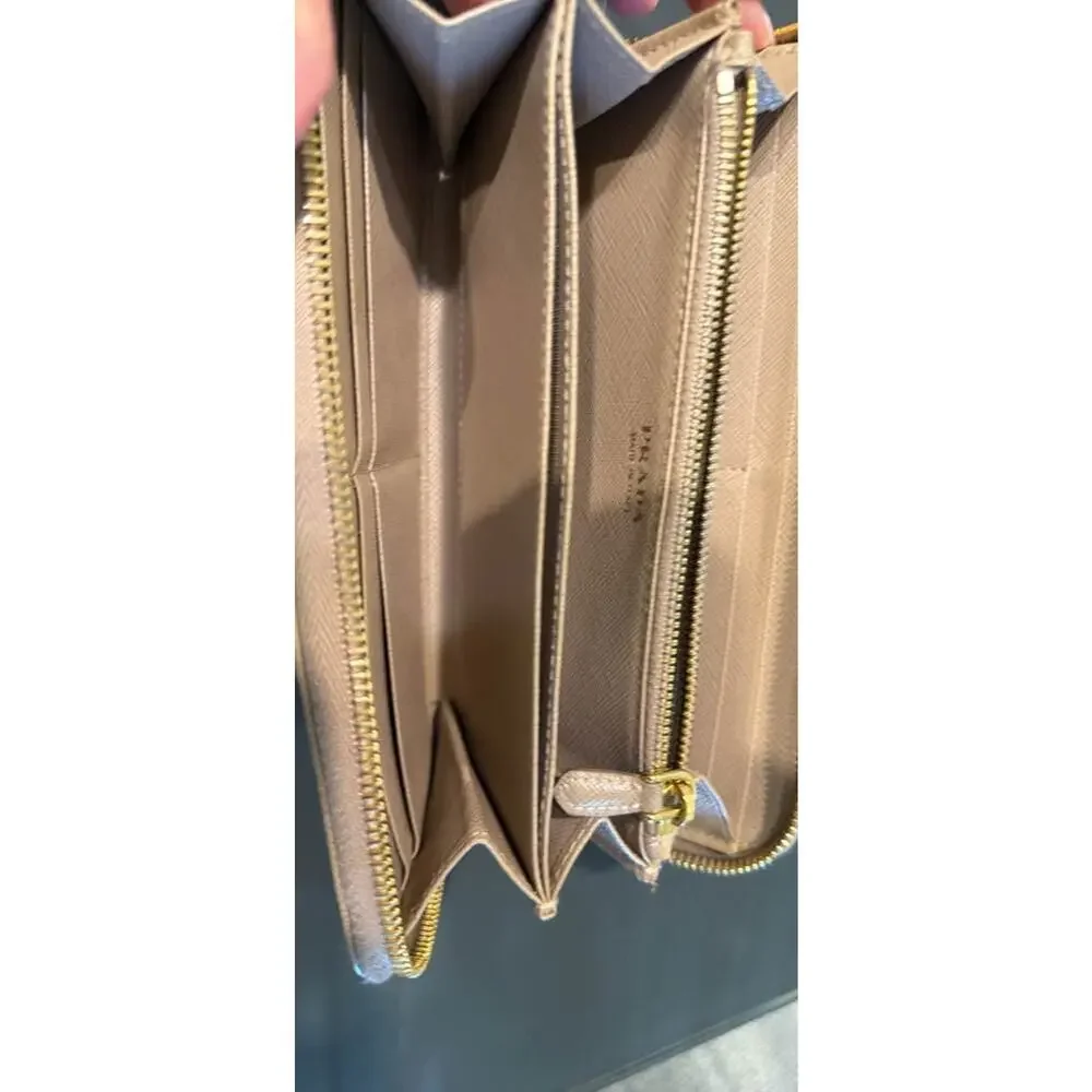 Prada saffiano leather wallet